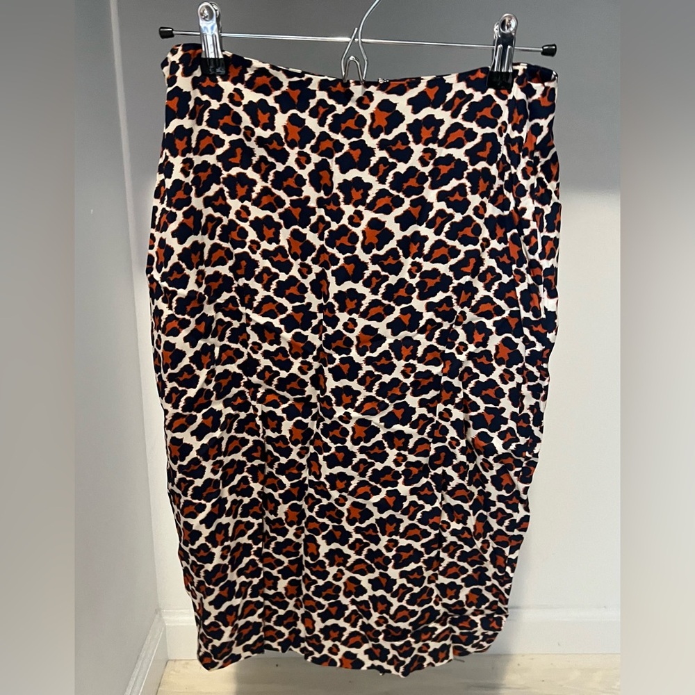 Diane von Furstenberg DVF leopard print pencil skirt, size 6